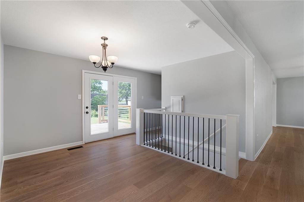 1719 Karlton Way — photo 23