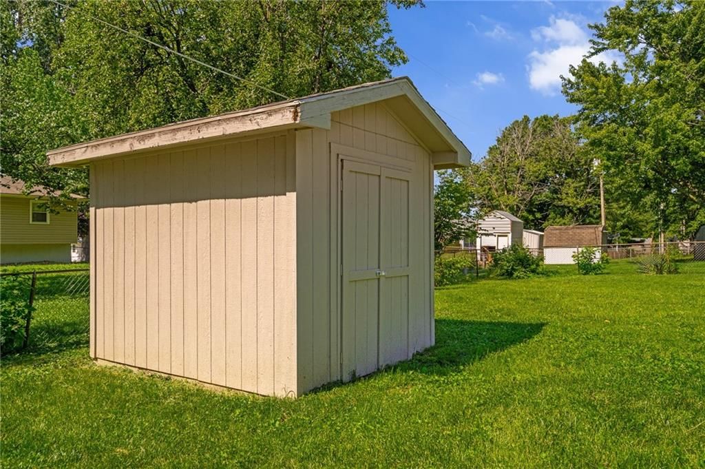 1719 Karlton Way — photo 31