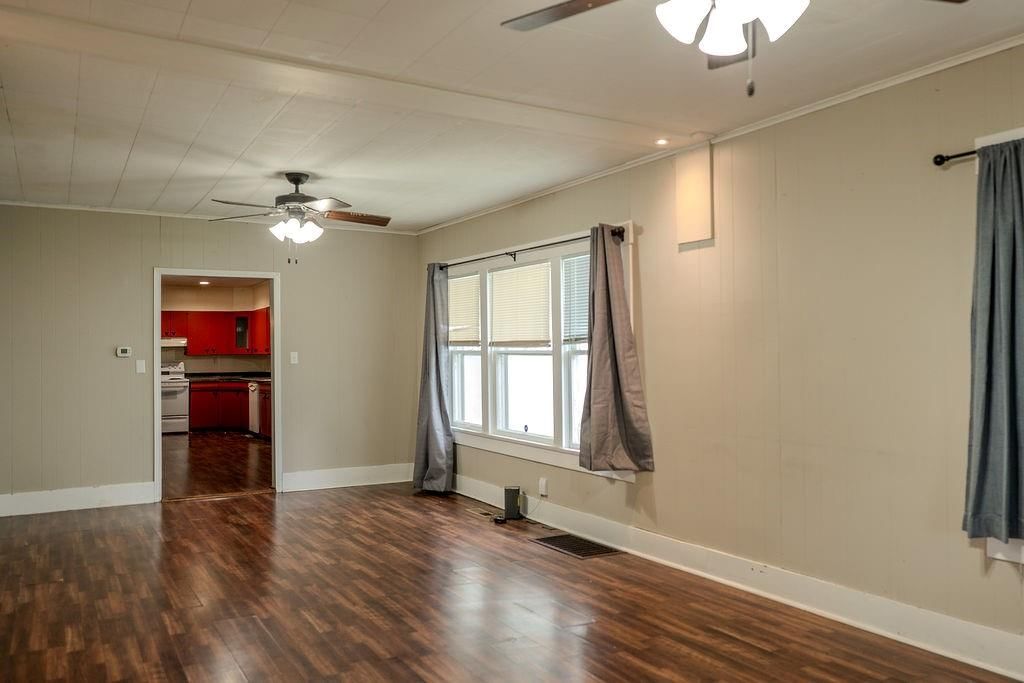 1205 E 6th Street — photo 3