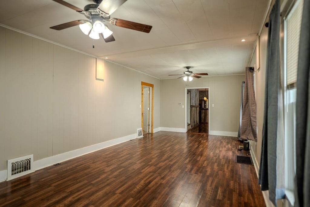 1205 E 6th Street — photo 4