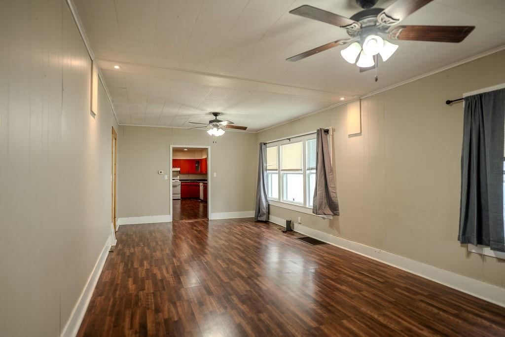 1205 E 6th Street — photo 5