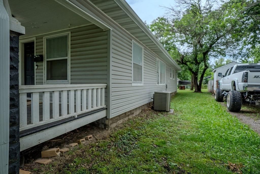 1205 E 6th Street — photo 36