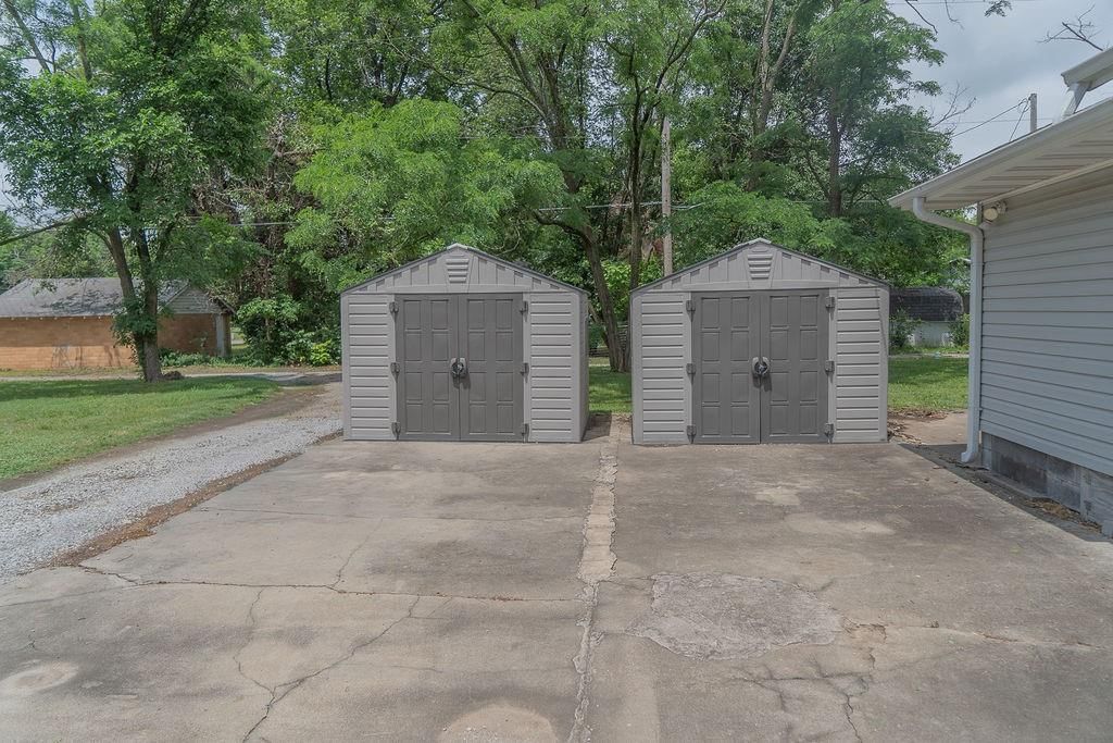 1205 E 6th Street — photo 40