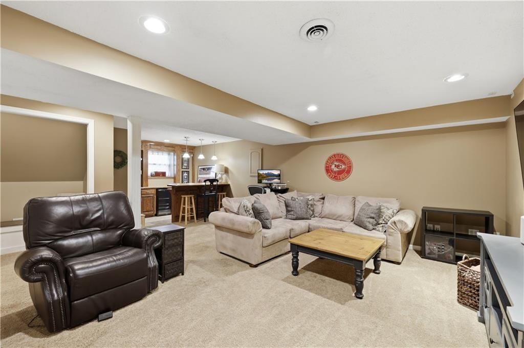 2304 NE SUMMERFIELD Drive — photo 5