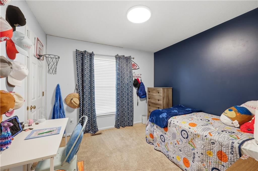 2304 NE SUMMERFIELD Drive — photo 19