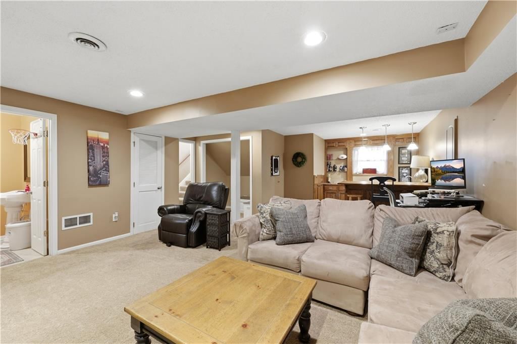 2304 NE SUMMERFIELD Drive — photo 22
