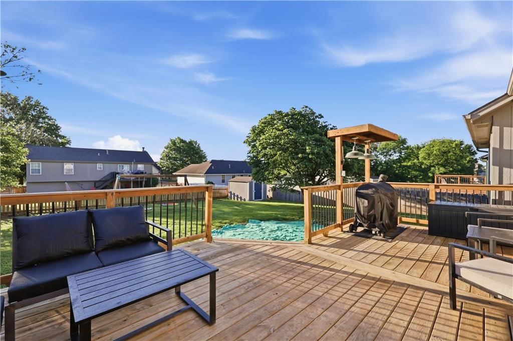 2304 NE SUMMERFIELD Drive — photo 27