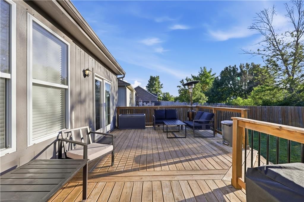 2304 NE SUMMERFIELD Drive — photo 28