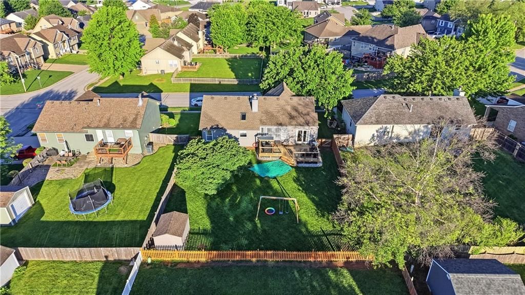 2304 NE SUMMERFIELD Drive — photo 30
