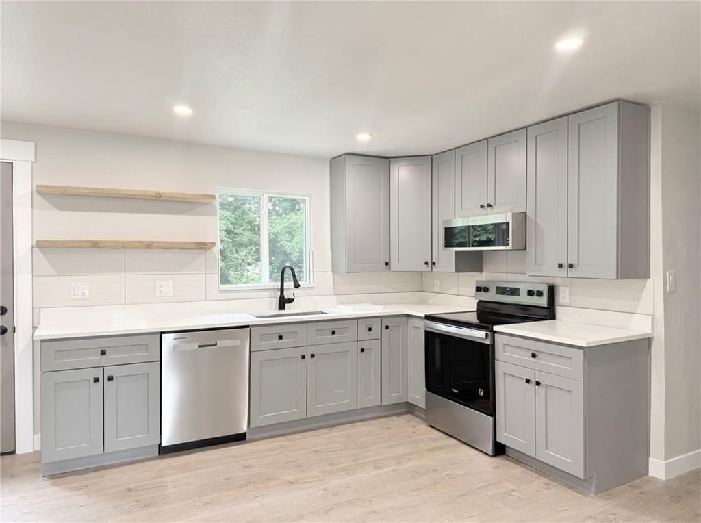 2418 W 3rd Street — photo 4