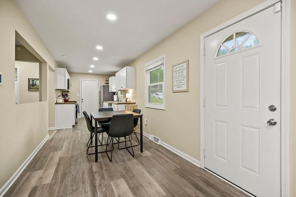 8111 Elizabeth Avenue — photo 8