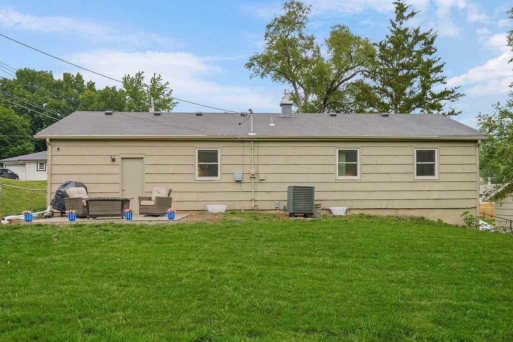 8111 Elizabeth Avenue — photo 28