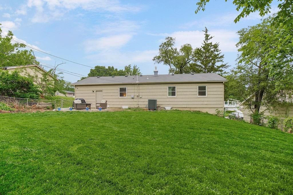 8111 Elizabeth Avenue — photo 29