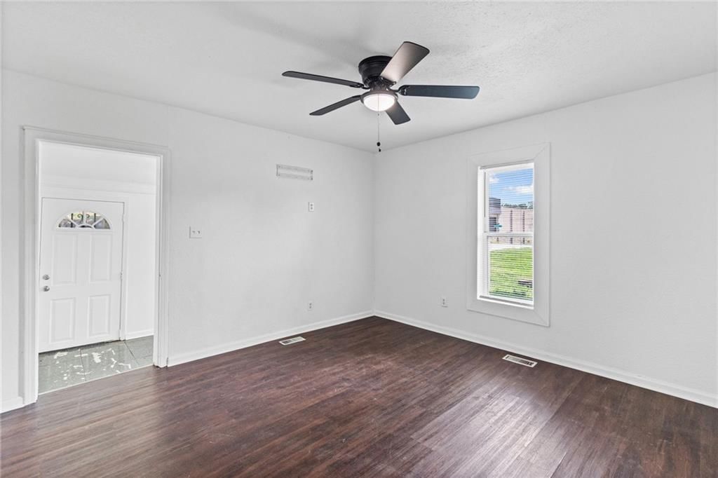 145 E Farmer Street — photo 5