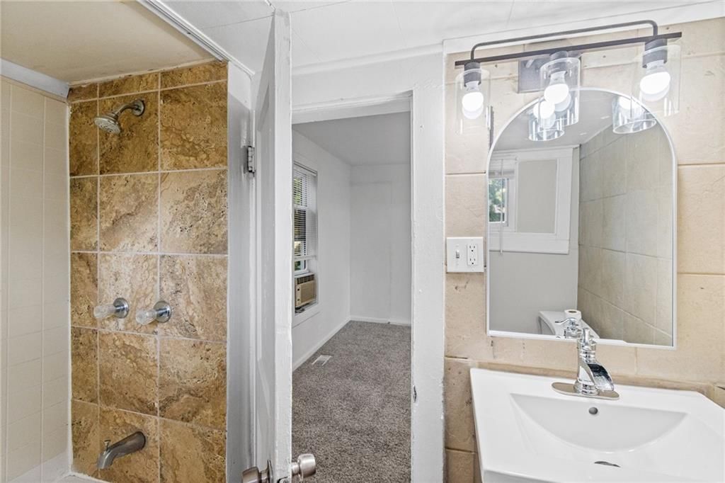 145 E Farmer Street — photo 16