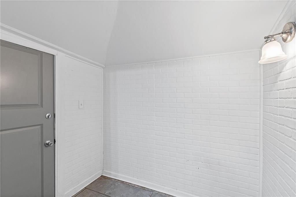 145 E Farmer Street — photo 17