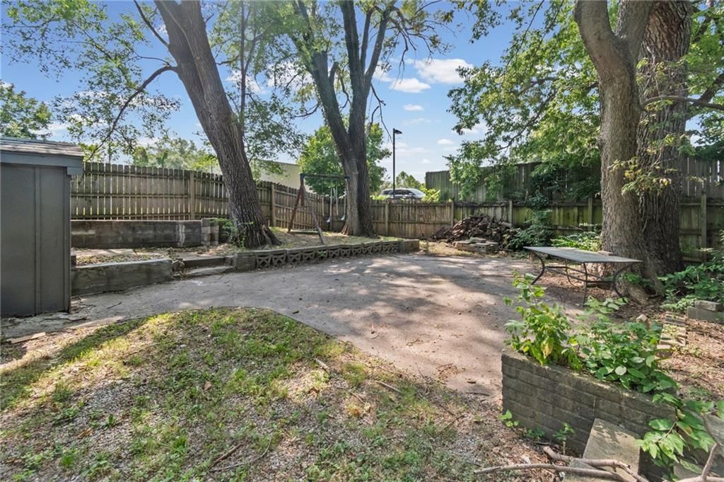 145 E Farmer Street — photo 20