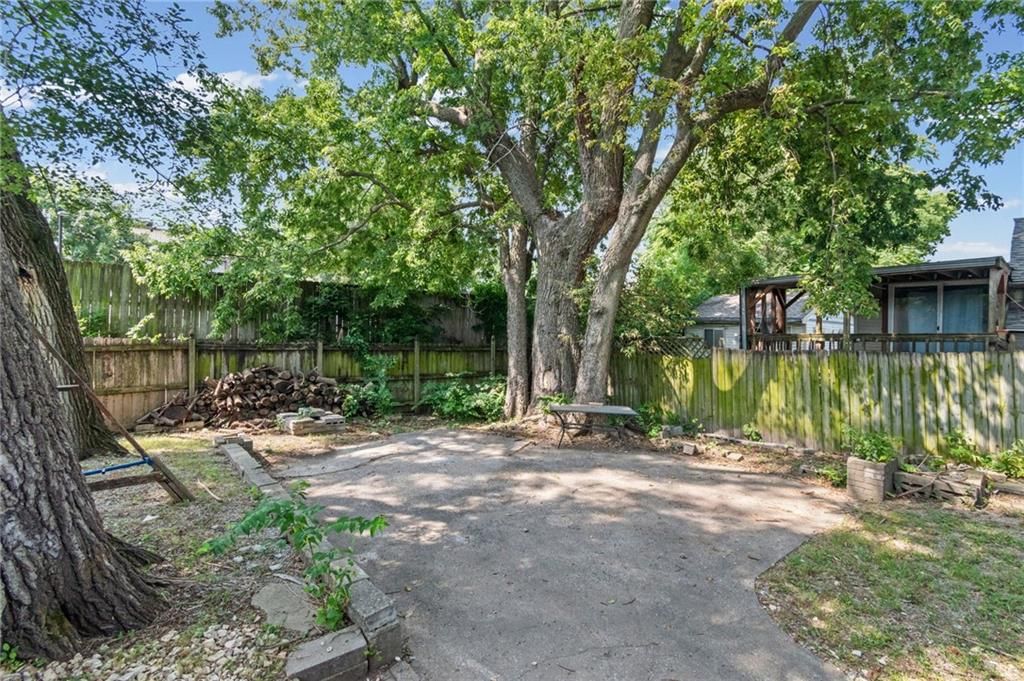 145 E Farmer Street — photo 22