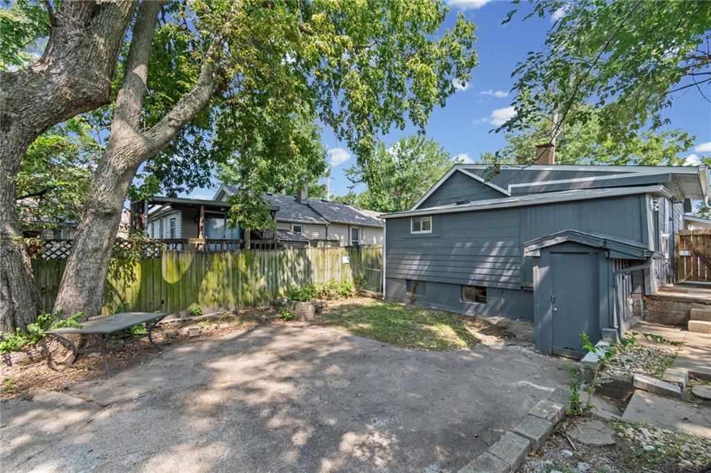 145 E Farmer Street — photo 23