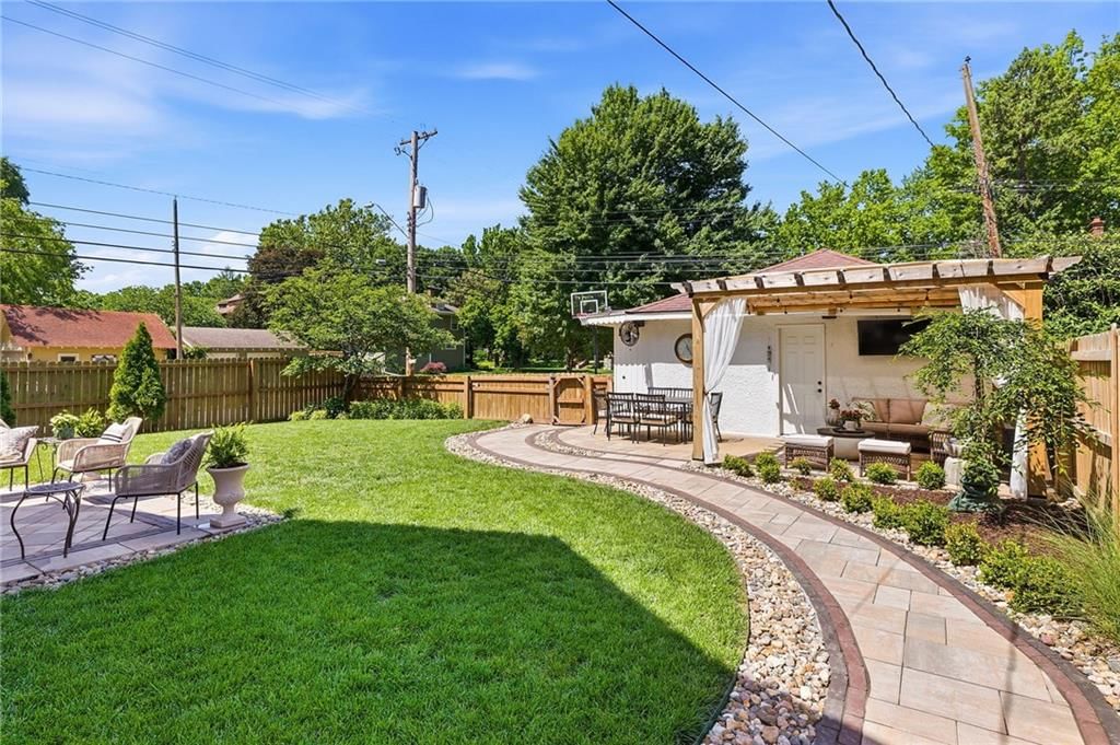 7244 Summit Street — photo 43