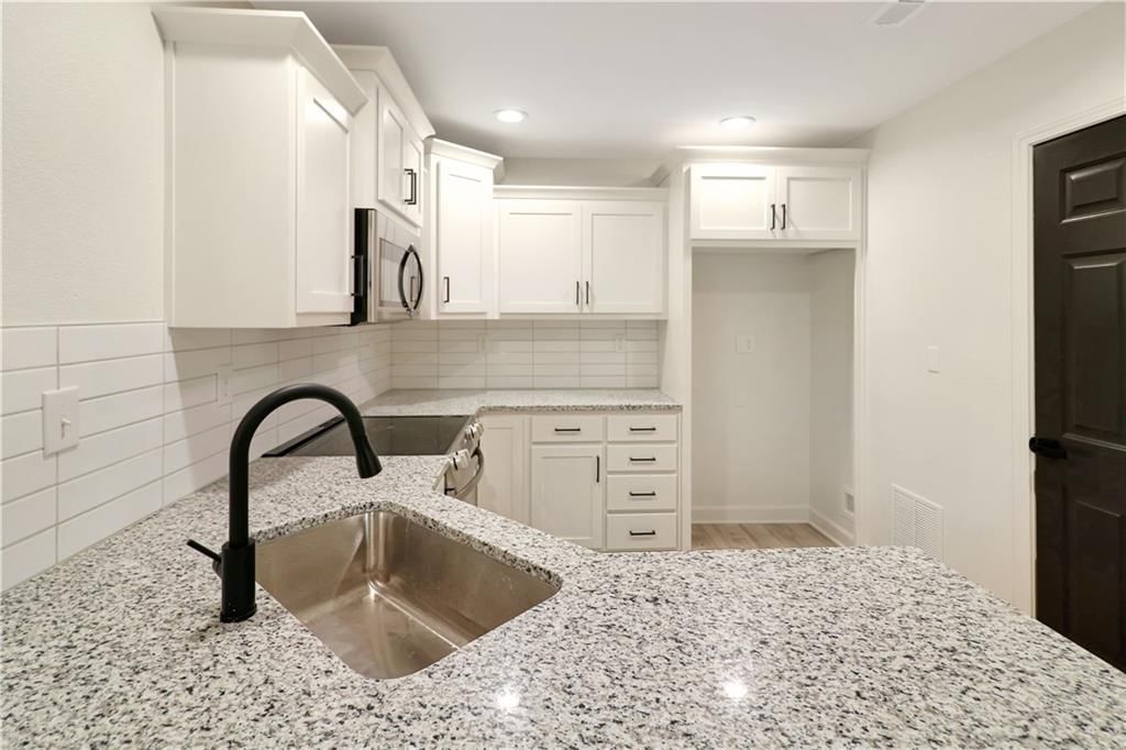 944 E Market Street — photo 13