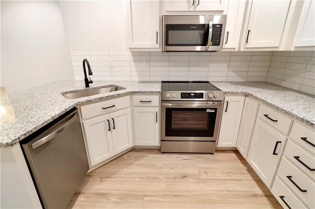 944 E Market Street — photo 14