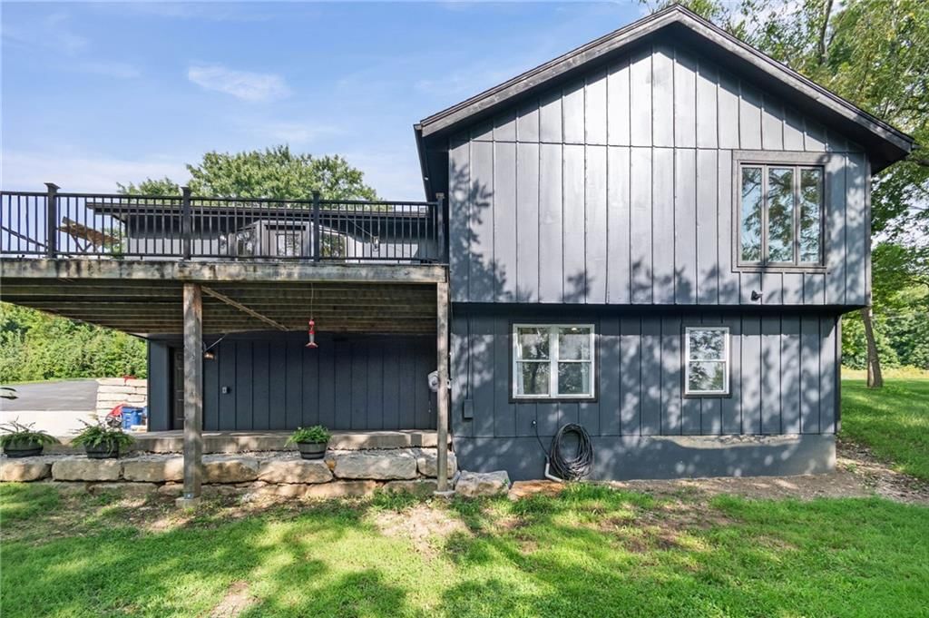 9051 HILLVIEW Drive — photo 8