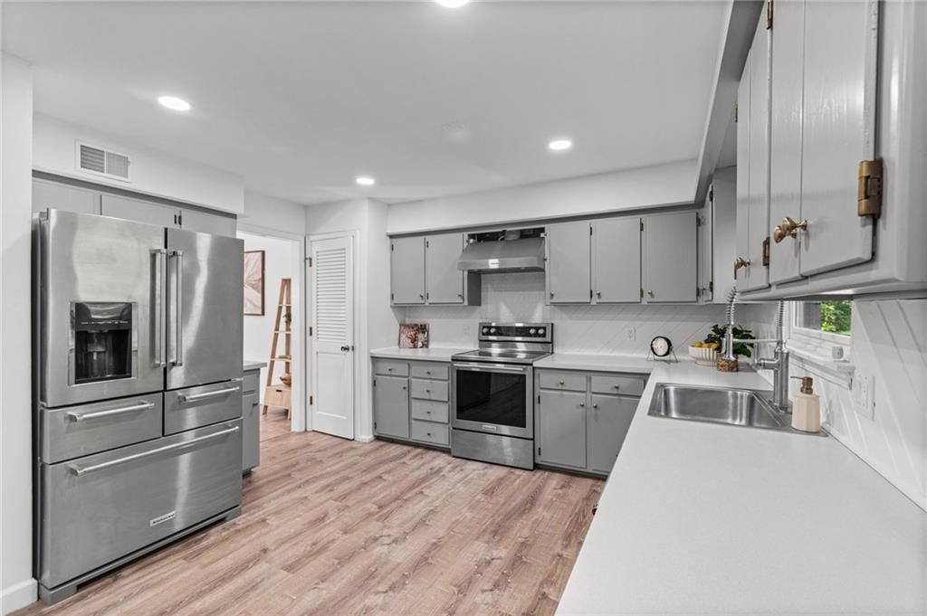 9051 HILLVIEW Drive — photo 16