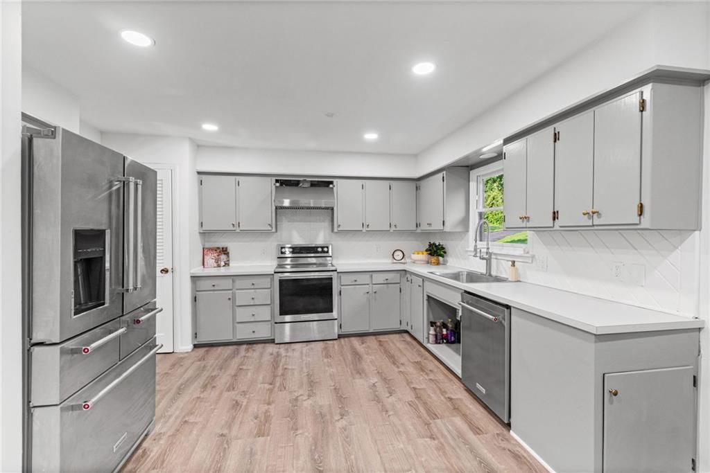 9051 HILLVIEW Drive — photo 17