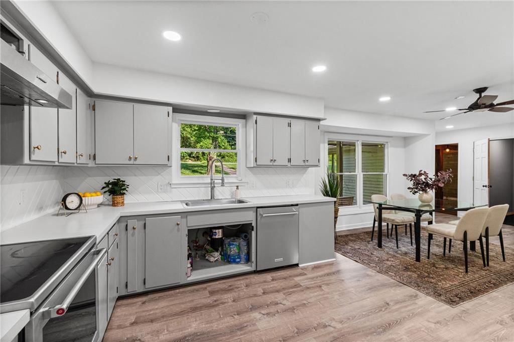 9051 HILLVIEW Drive — photo 18