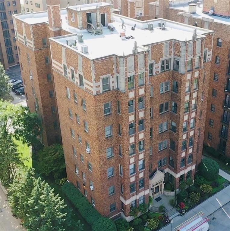 807 W 48TH Street — photo 1
