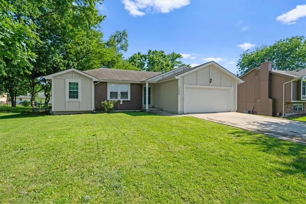15629 Klamm Street — photo 2