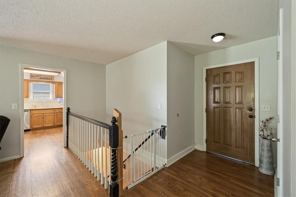 15629 Klamm Street — photo 3