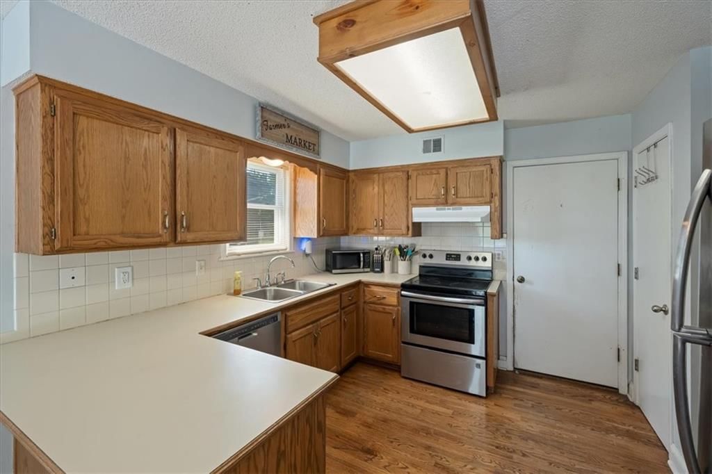 15629 Klamm Street — photo 10