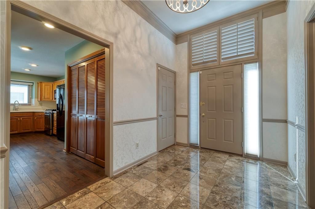7809 W 117TH Terrace — photo 4