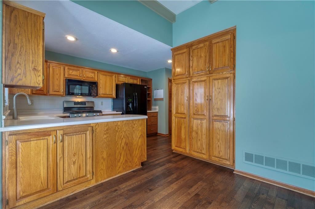 7809 W 117TH Terrace — photo 11