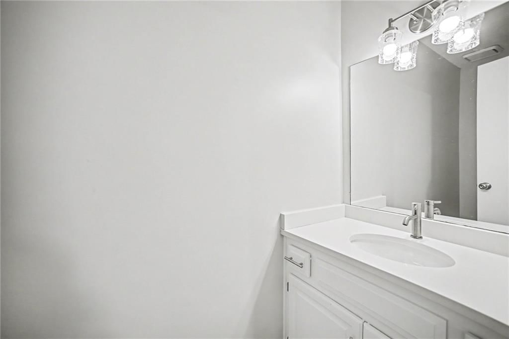8611 N Virginia Avenue — photo 10