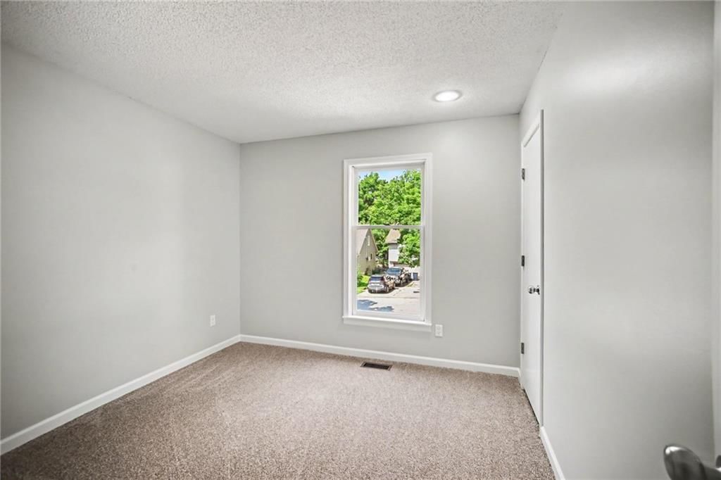 8611 N Virginia Avenue — photo 11