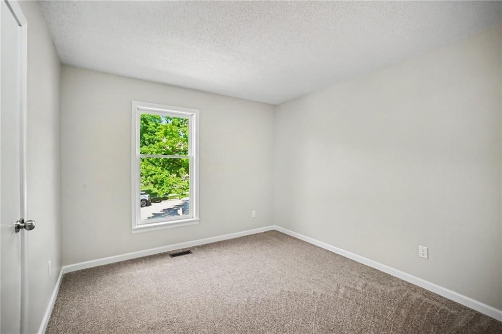 8611 N Virginia Avenue — photo 12