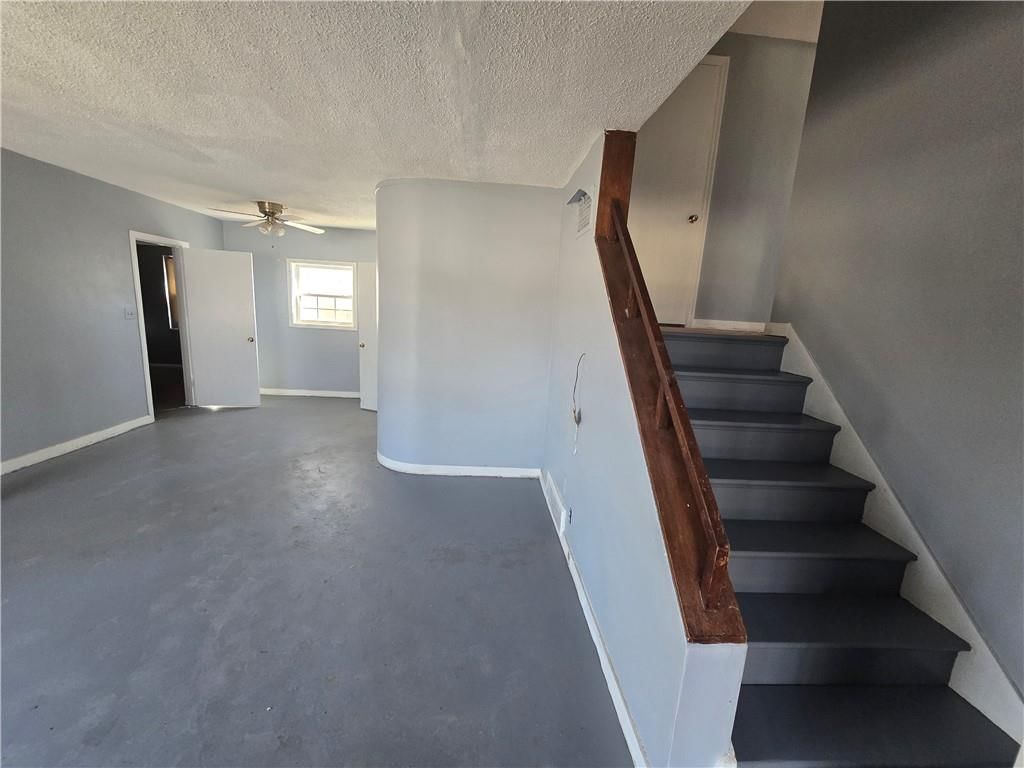 N Oak Trafficway — photo 3