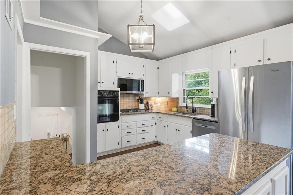 8914 Eby Drive — photo 10