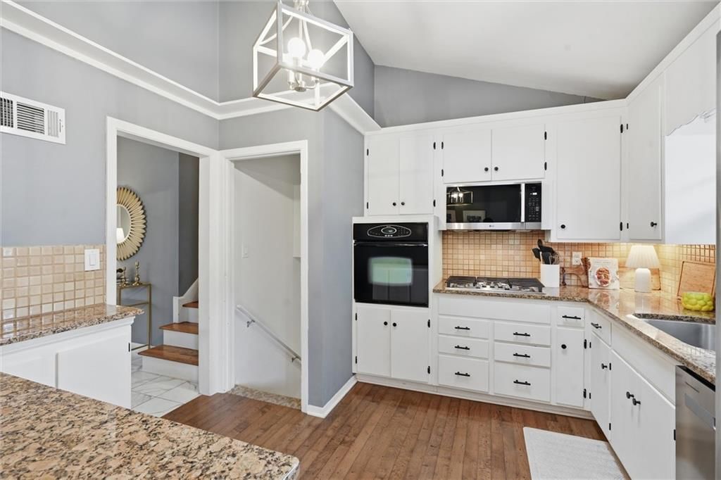 8914 Eby Drive — photo 11