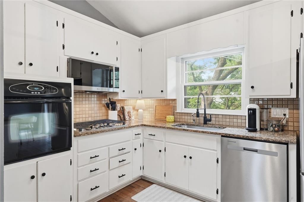 8914 Eby Drive — photo 13