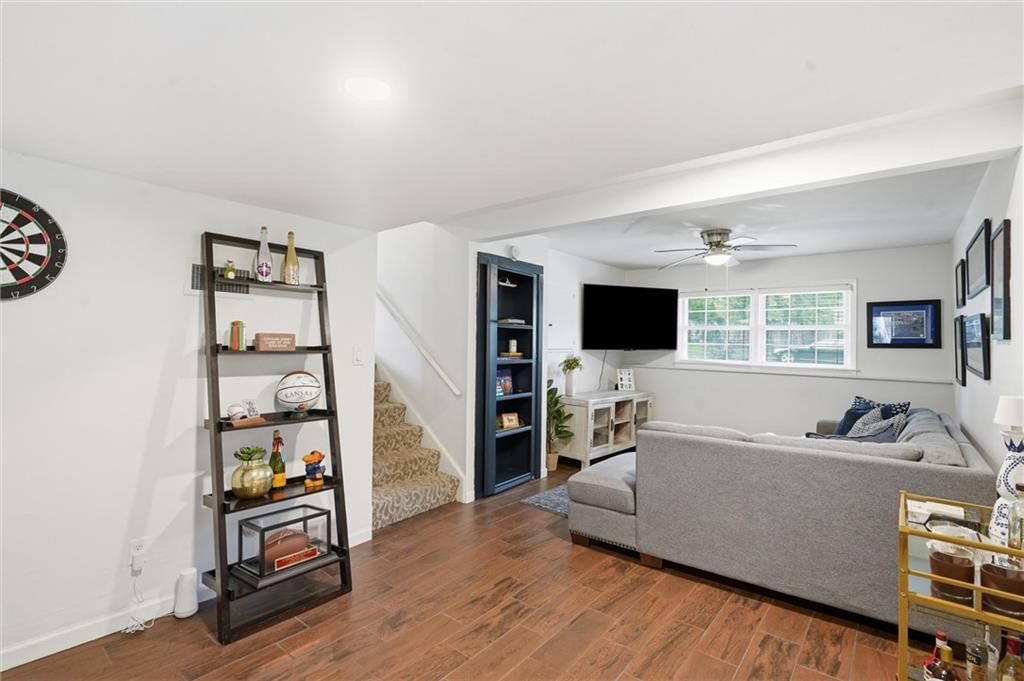 8914 Eby Drive — photo 24