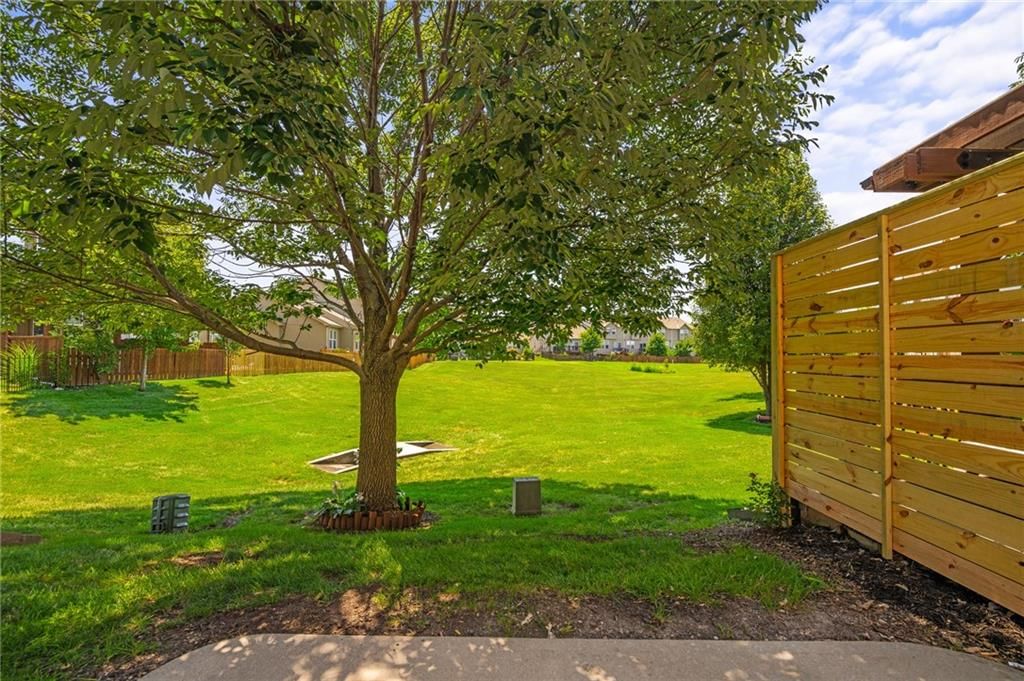 725 W Jefferson Street — photo 36