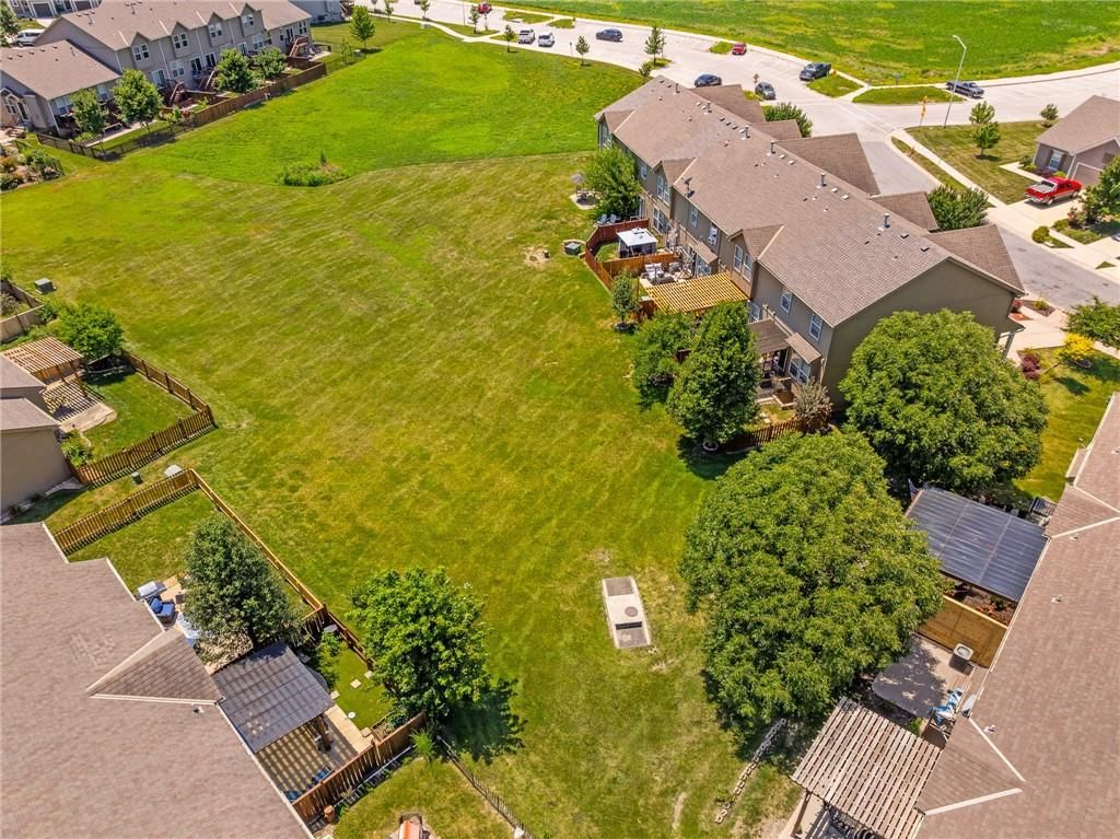 725 W Jefferson Street — photo 37