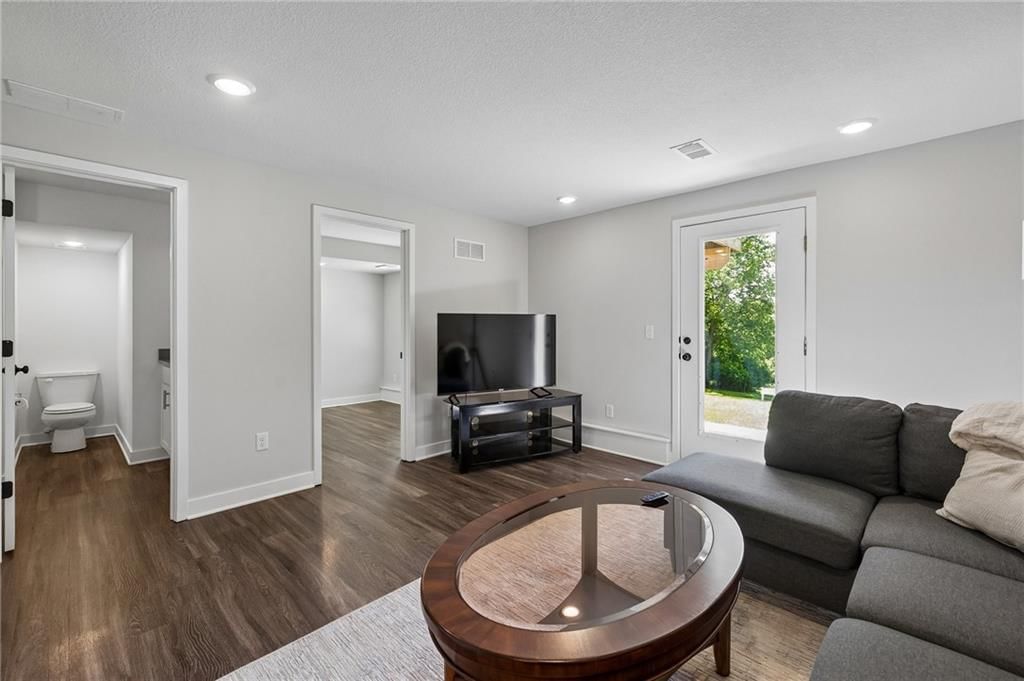 5232 N Cambridge Avenue — photo 1