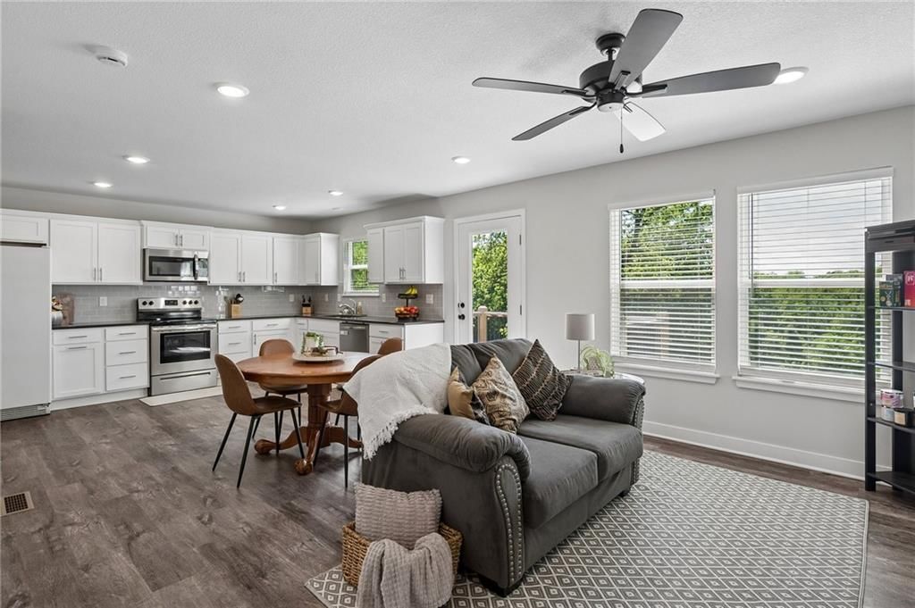 5232 N Cambridge Avenue — photo 5