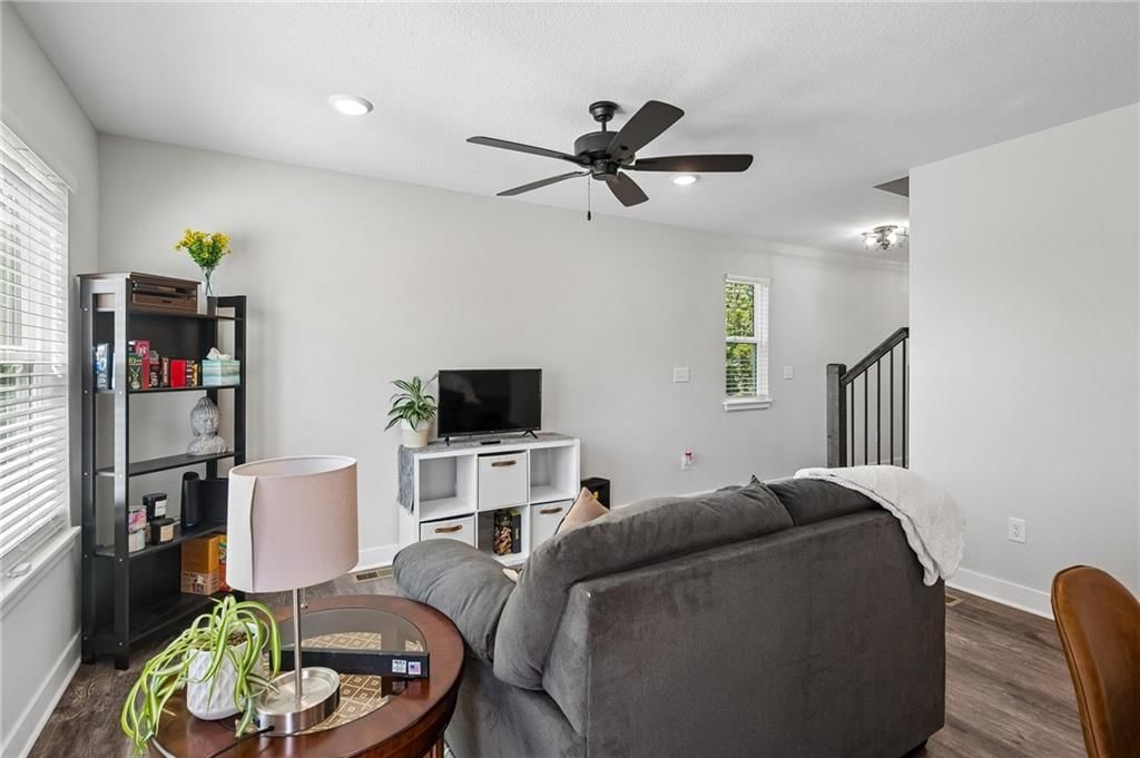 5232 N Cambridge Avenue — photo 8