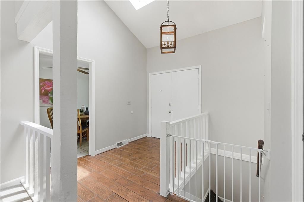 11012 Norton Avenue — photo 4
